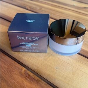 Laura Mercier Translucent Glow Setting Powder